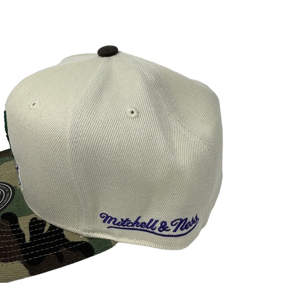 Ness Milwaukee Bucks 40th Anniversary 7 3/4 Fitted Hat - Picture 4 of 7